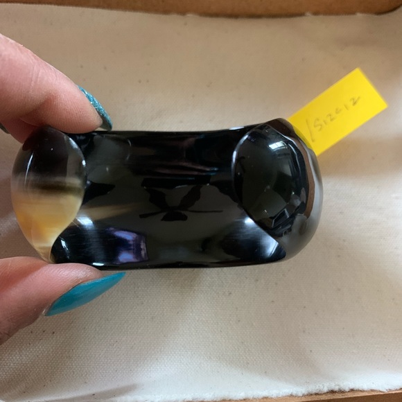 Natural Buffalo Horn cuff - Picture 2 of 8